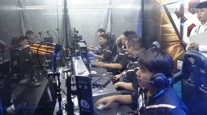 一而再 再而三！BLG面对T1取得三连胜！