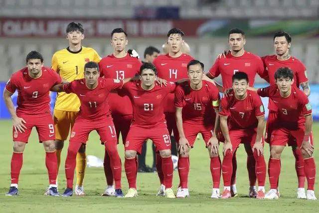 官方更新S14八强选手KDA榜：前五T1占了前三，Xiaohu第四