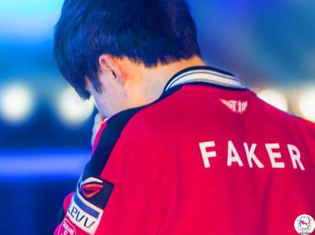 这是Quesanti！ TheShy 坚持住1v3 JIEJIE 刺穿 Ninjas in Pyjamas Invictus Gaming 赢得了第一局